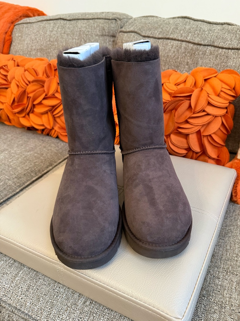 New in the Box UGG Bailey Bow Chocolate Brown Suede Boots 1002954 - Picture 3 of 11
